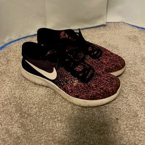 Pink and black Nike tennis shoes in a size 6